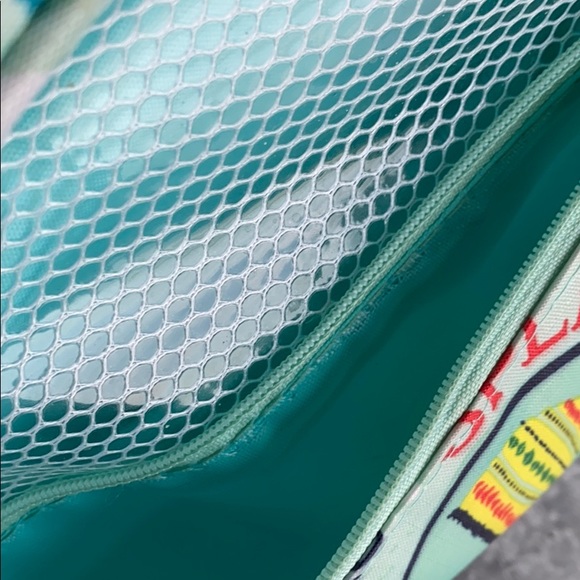 Toiletry Travel Case with Hook - Picture 7 of 9